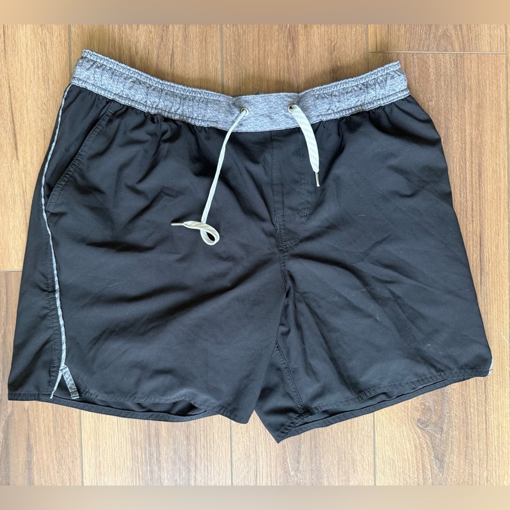 Vuori Men's Size L Black Trail Short 2.0 Lined Athletic Running Shorts V341